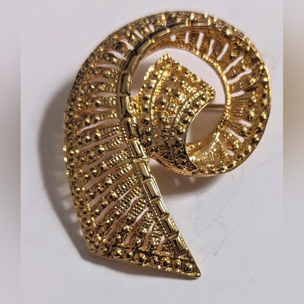 Vintage Open Work Shell Shape Textured Geometric … - image 2